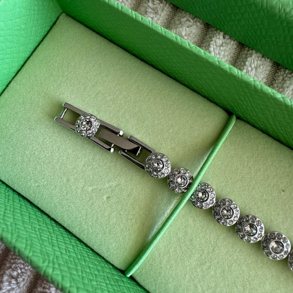 Swarovski Una Angelic Bracelet - Picture 2 of 3